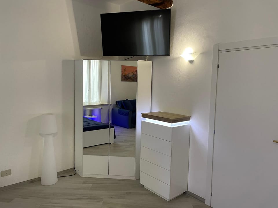 TV and multimedia, hair dresser