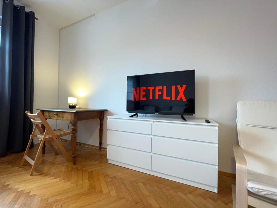 Communal lounge/ TV room, TV and multimedia, Evening entertainment, hair dresser