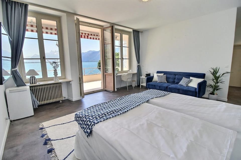 Bed, Bedroom, Sea view