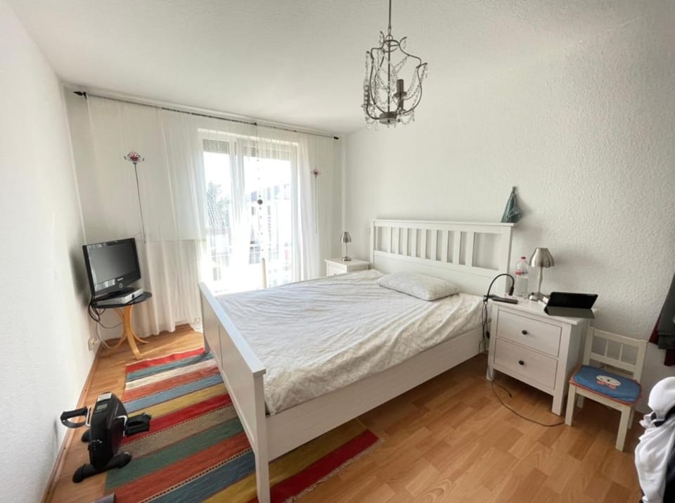 Bed, TV and multimedia, Photo of the whole room, Evening entertainment, Bedroom, hair dresser