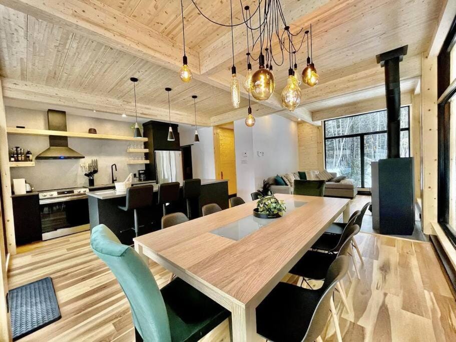 Spa - Sauna - Fireplace - EV Station - Onnea Chalet in Baie-Saint-Paul