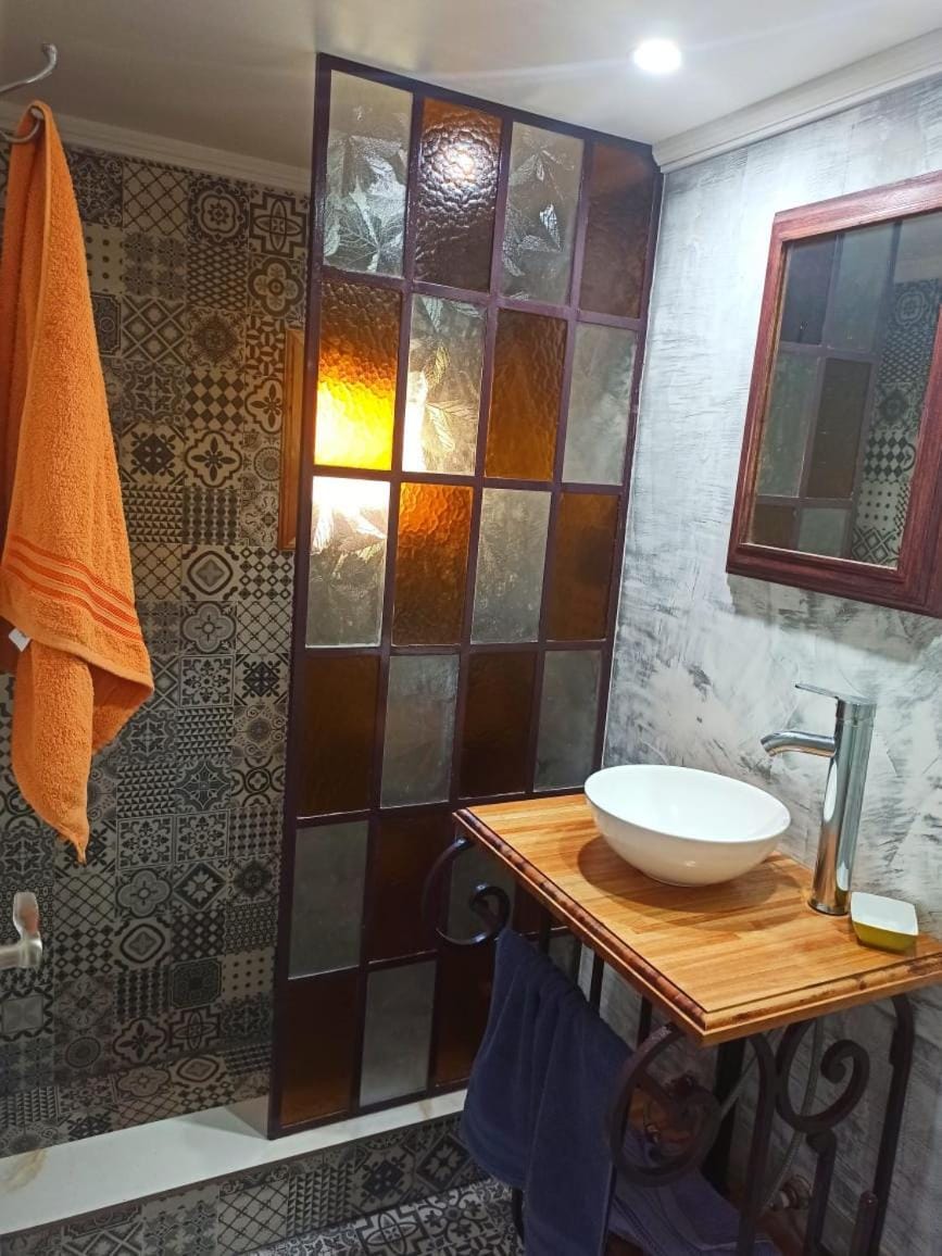 Shower, Bathroom, towels