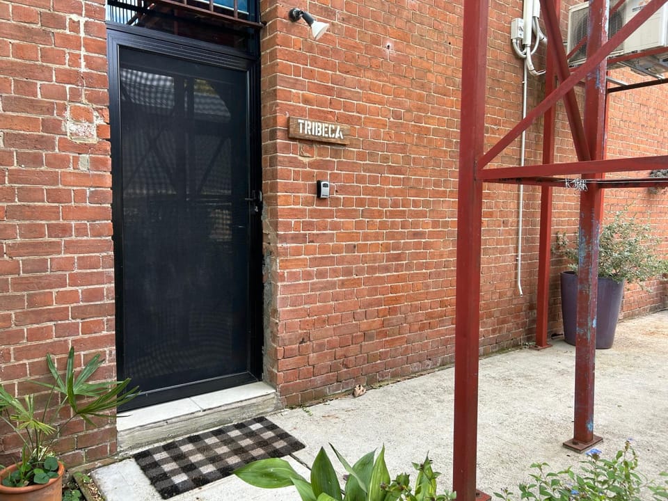 Property building, Facade/entrance, Day