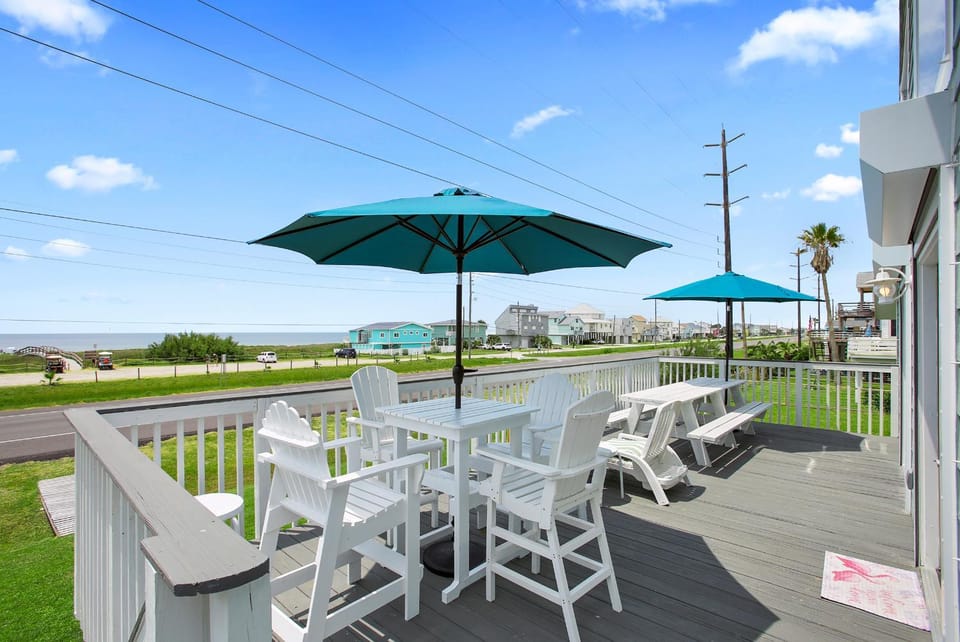 6 Bedroom plus Crows Nest with Beach View House in Galveston Island