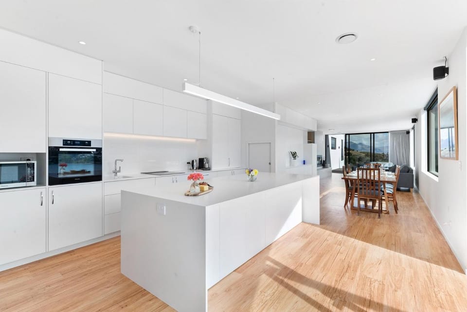 Coffee/tea facilities, Kitchen or kitchenette, Living room, Dining area, minibar, pet friendly, stove