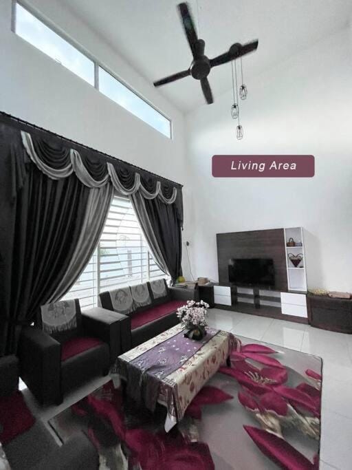TV and multimedia, Living room, Seating area, fireplace