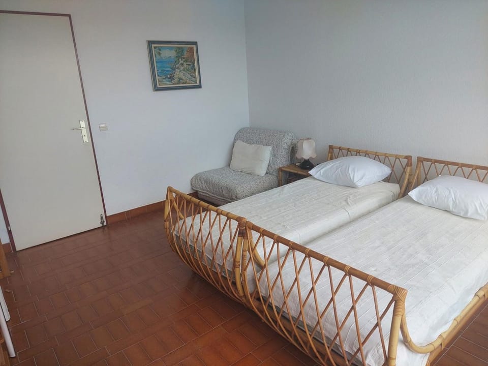 Appartement T2 avec piscine et parking, 6 personnes - FR-1-716-1 Apartment in Le Grau-du-Roi
