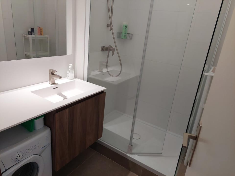 Appartement T2 avec piscine et parking, 6 personnes - FR-1-716-1 Apartment in Le Grau-du-Roi