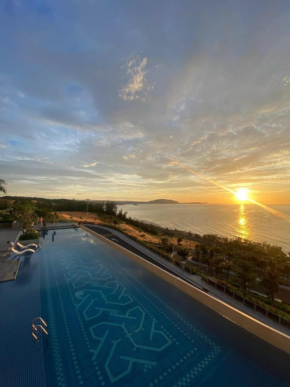 Swimming pool, Sunrise