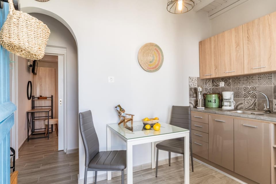 Property building, Kitchen or kitchenette, Living room