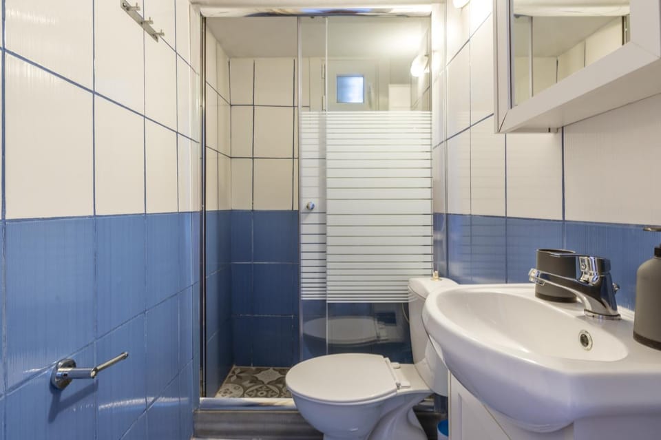 Bathroom, Living room