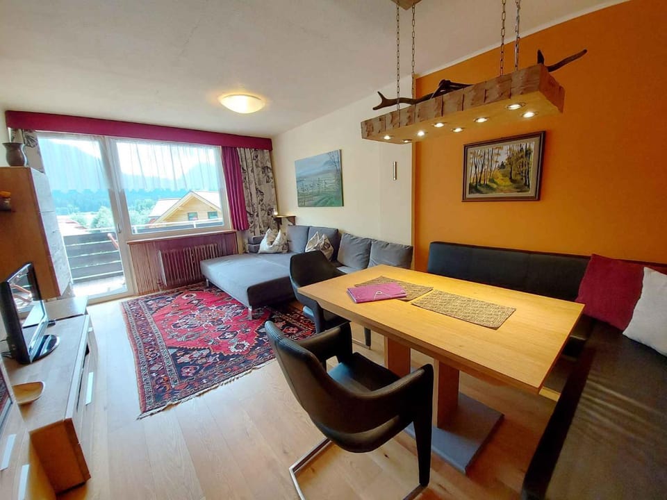 TV and multimedia, Seating area