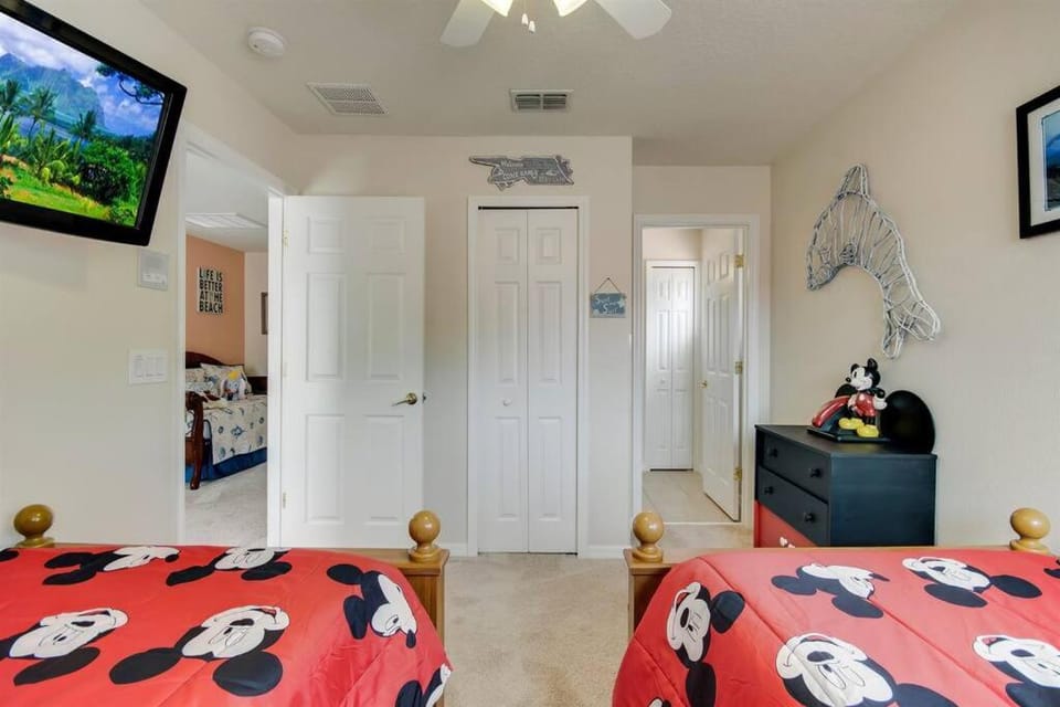 Large Pool Deck * All Rooms w/ Private Bathroom House in Kissimmee