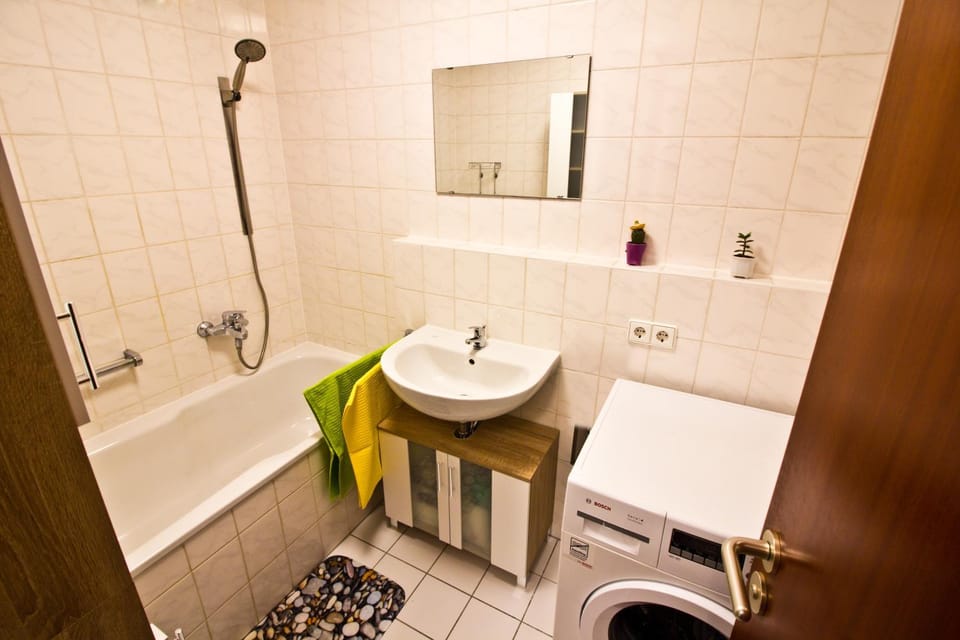 Bathroom, Bath, towels