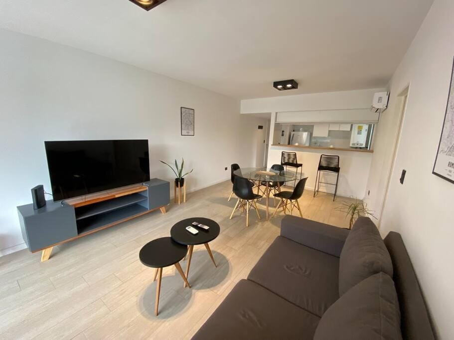Communal lounge/ TV room, TV and multimedia, Living room, Seating area, Evening entertainment