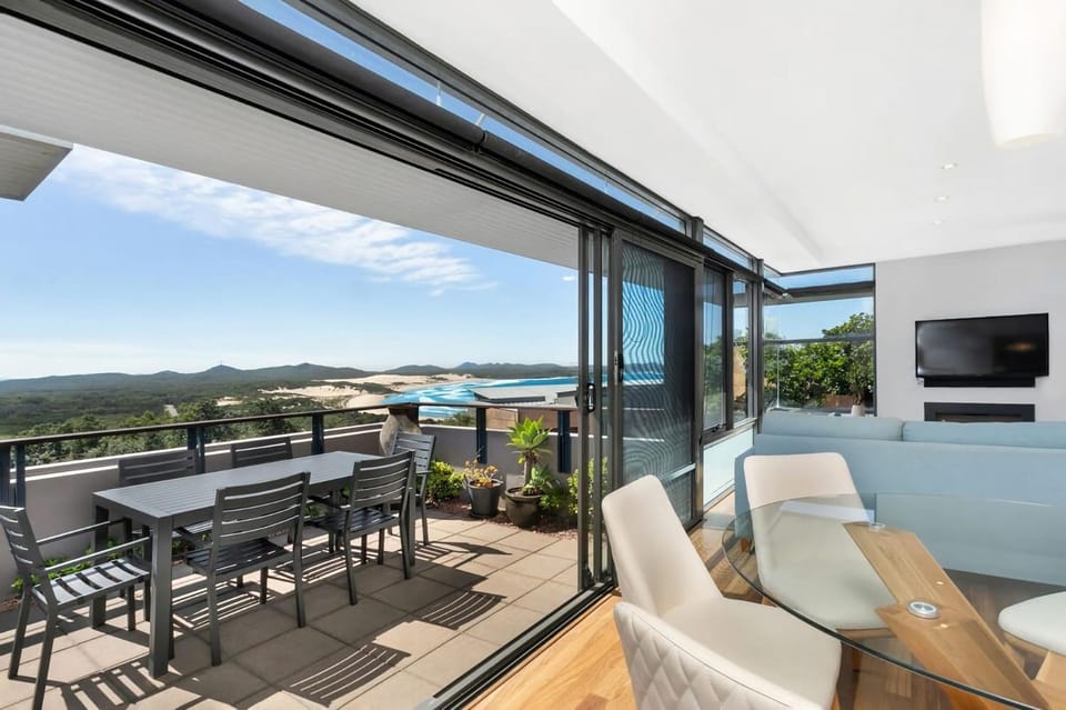 Sea View Retreat Ocean Views, Pool & Spa Apartment in Boat Harbour