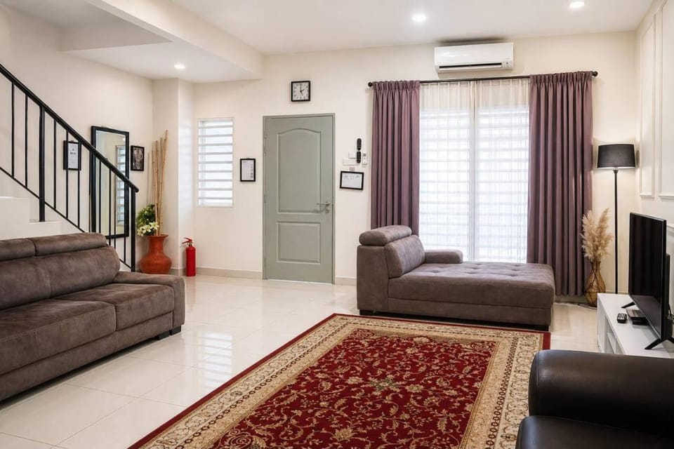 Urban Tropical Homestay -Adenium Bukit Beruntung -Double Storey House in Selangor, Malaysia