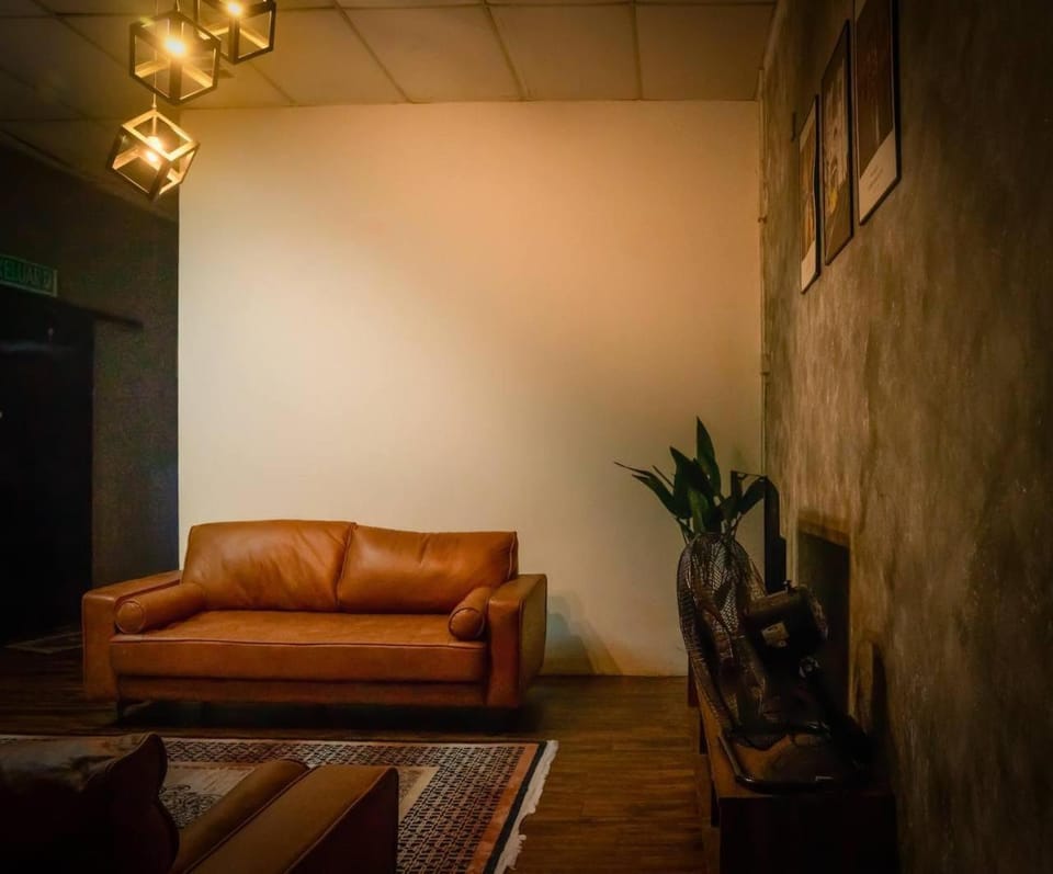 Industrial Brown RetailHouse -Homestay Bukit Beruntung Apartment in Selangor, Malaysia