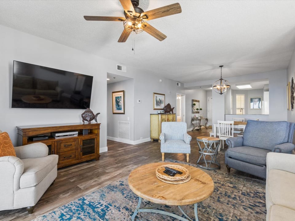 TV and multimedia, Living room, Seating area, Dining area, furniture