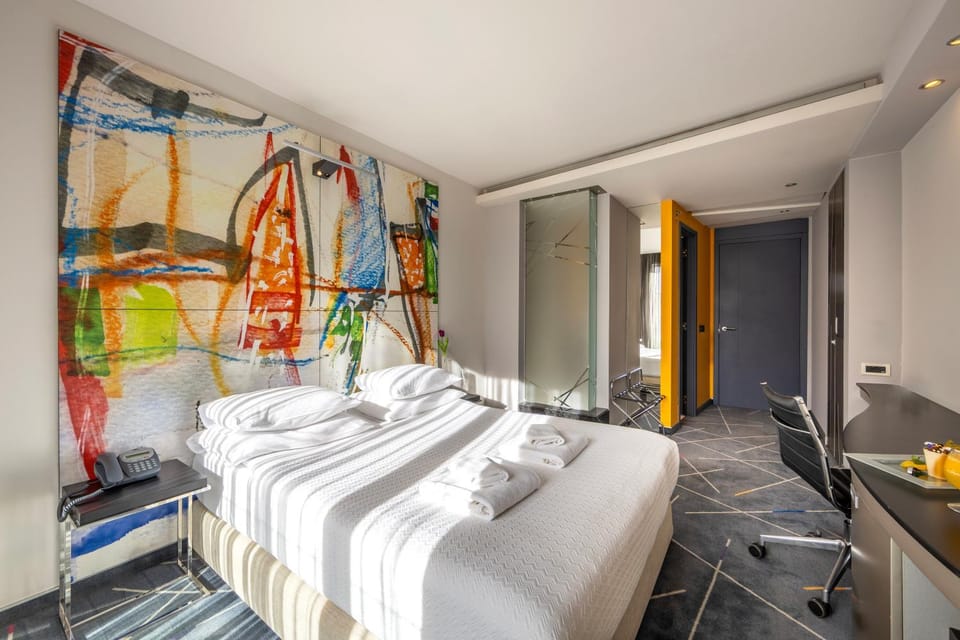 Bed, Photo of the whole room, Bedroom