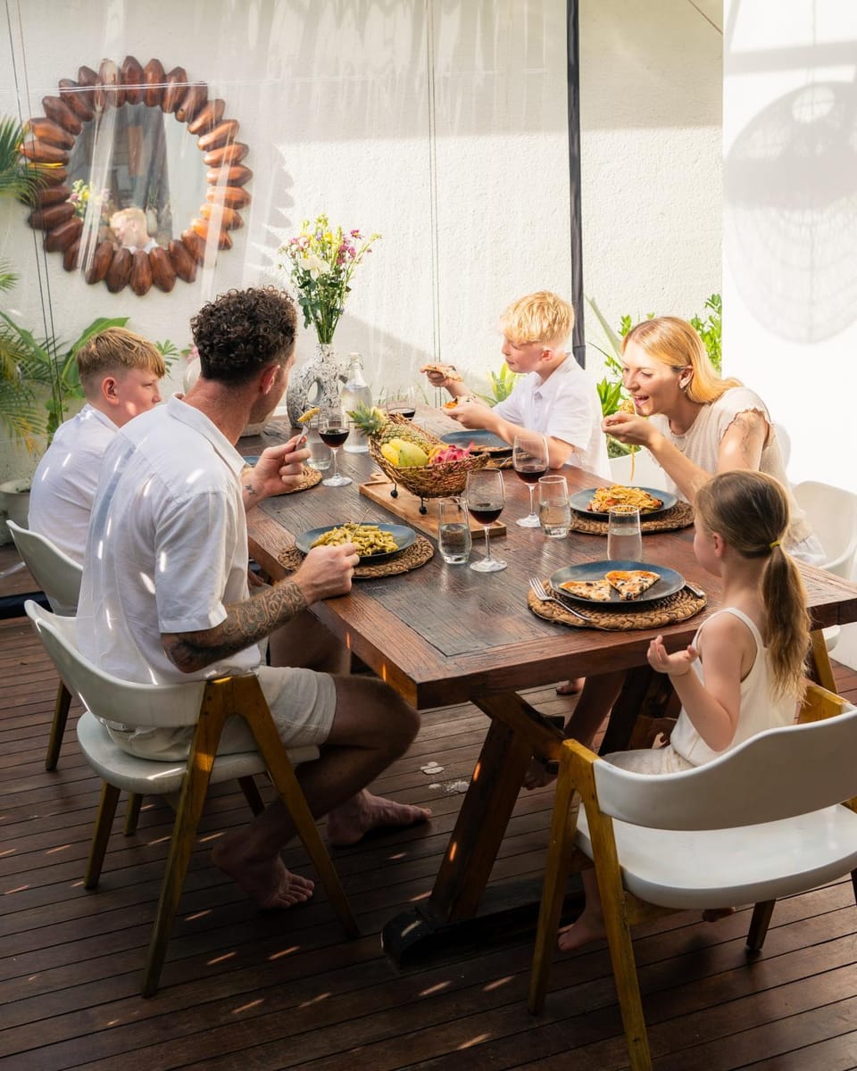 Dining area, Food, children, group of guests, Family