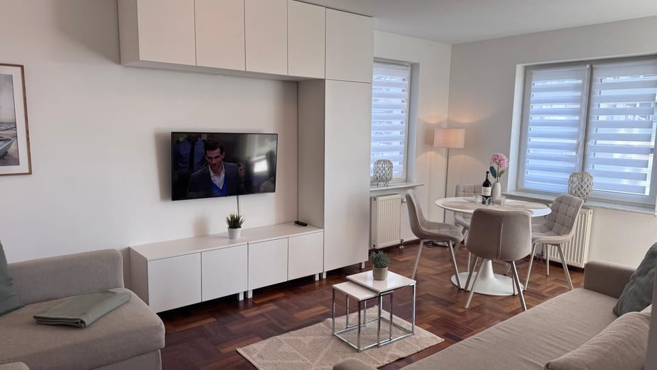 TV and multimedia, Seating area
