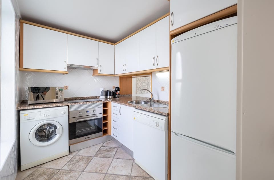 Kitchen or kitchenette, dishwasher, minibar, pet friendly, stove, washing machine