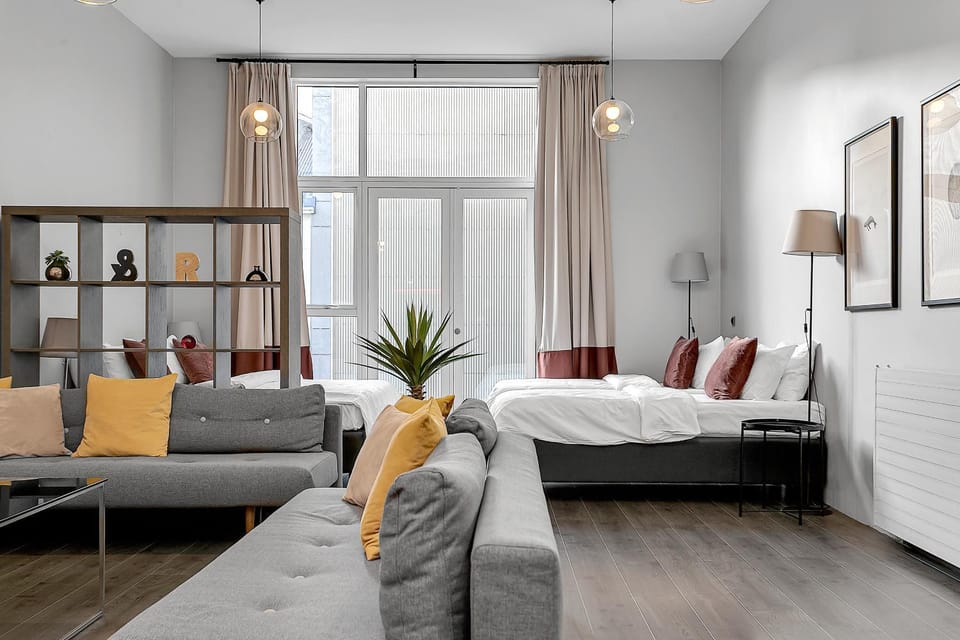 Bed, Living room