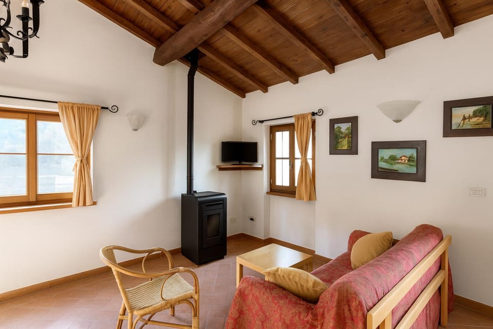 Communal lounge/ TV room, TV and multimedia, Living room, fireplace, fireplace