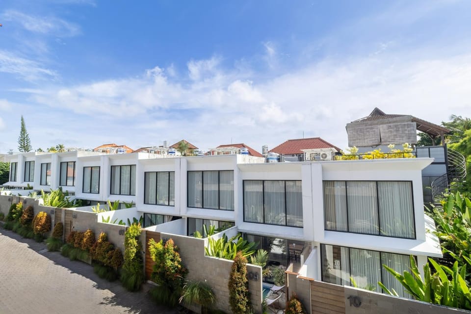 Luxury 2BR Berawa Loft | Private Pool, Near Cafe Villa in North Kuta