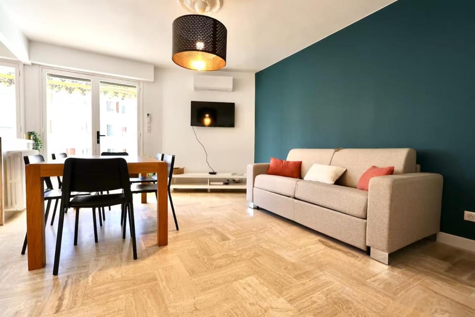 TV and multimedia, Living room, Dining area, internet, storage, air conditioner