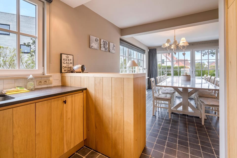 Kitchen or kitchenette, Dining area, kitchen