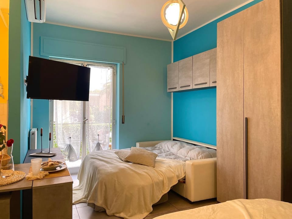 Bed, TV and multimedia, Evening entertainment, towels, wardrobe