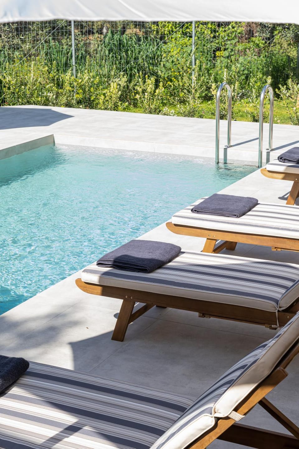 Pool view, Swimming pool, Swimming pool, sunbed, Internal: Not applicable to any particular room