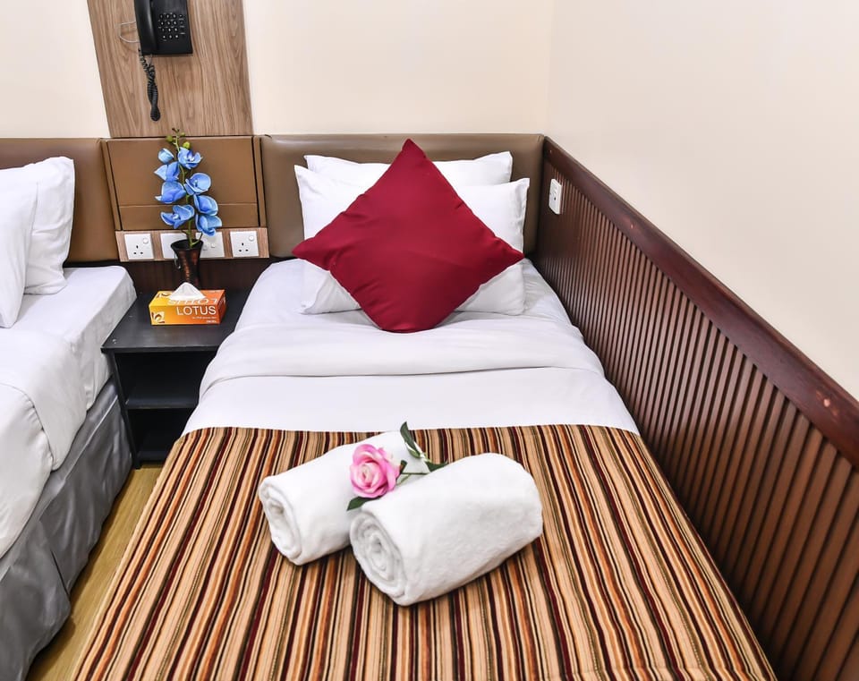 Bed, Bedroom, towels