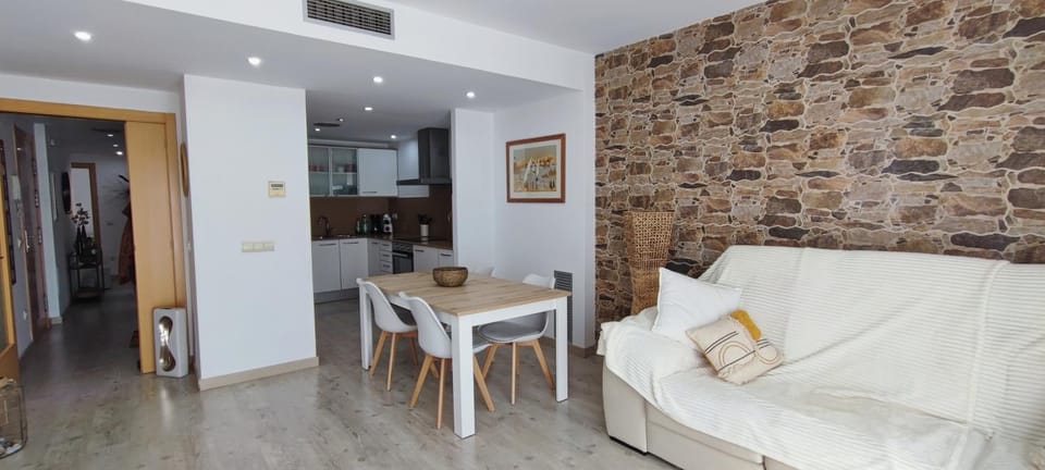 Kitchen or kitchenette, Living room, Seating area, Dining area