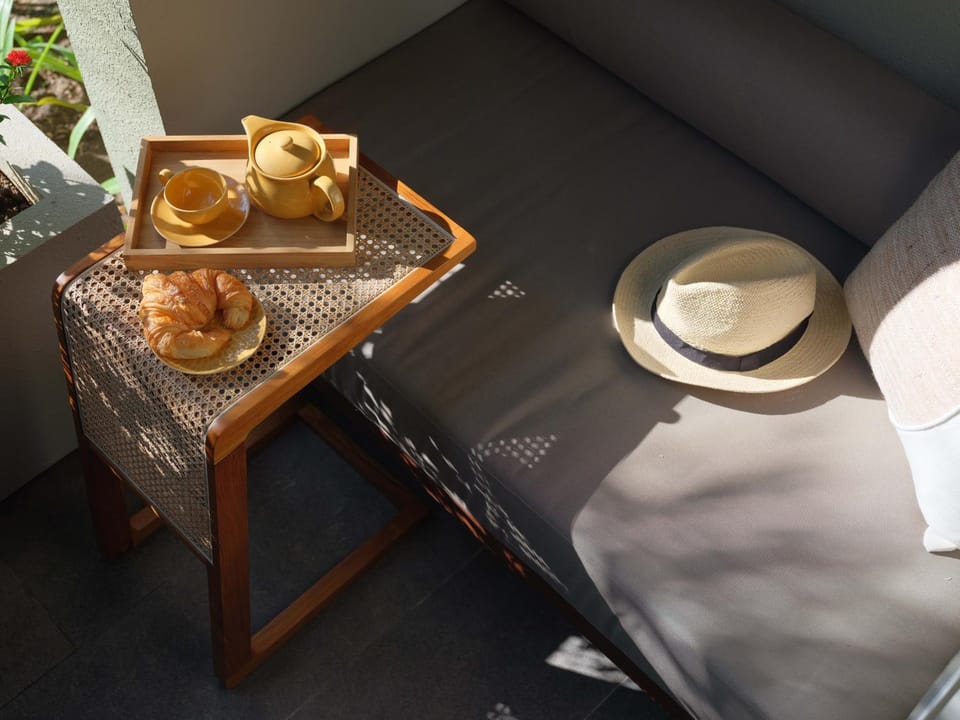 Coffee/tea facilities, Food and drinks, Seating area, Food