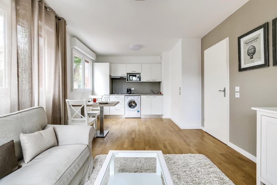 Seating area, dishwasher