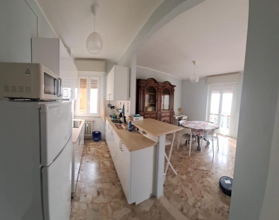 Kitchen or kitchenette, Dining area, oven, stove