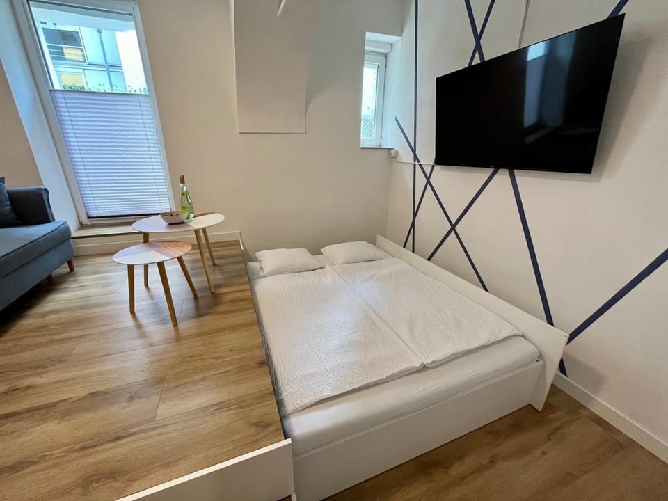 Bed, Living room