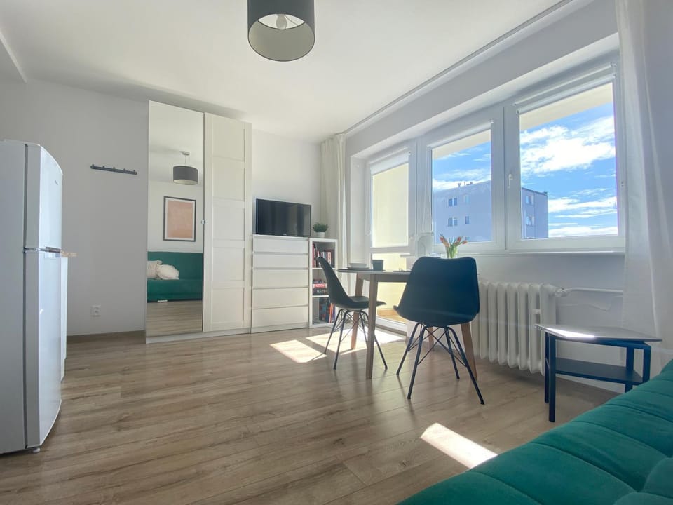 TV and multimedia, Living room, Seating area, Dining area, Evening entertainment, hair dresser, wardrobe