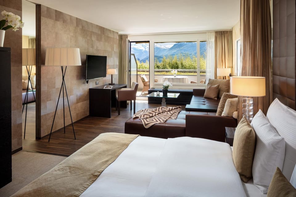 Staff, View (from property/room), Photo of the whole room