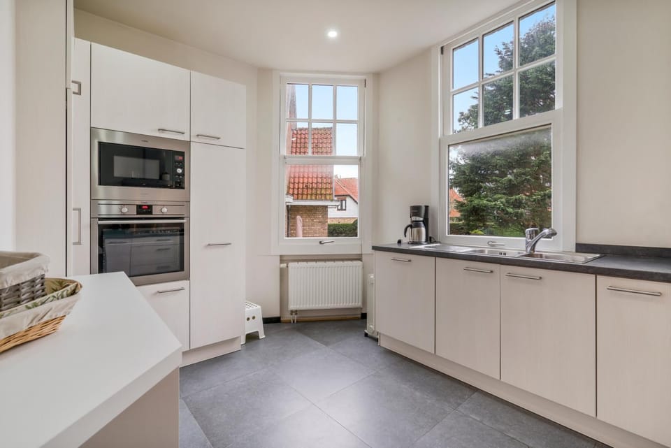 Coffee/tea facilities, kitchen