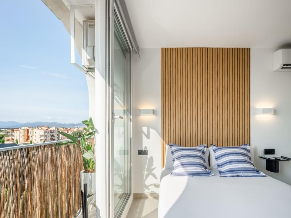 Natural landscape, View (from property/room), Balcony/Terrace, Bedroom