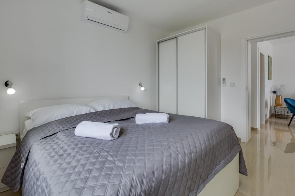 Bed, Photo of the whole room, Bedroom, wardrobe