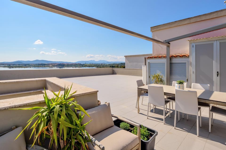 Property building, Balcony/Terrace, Living room