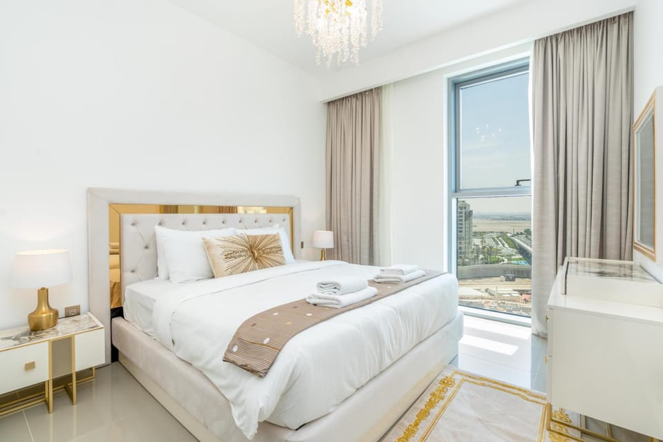 Bed, Photo of the whole room, towels