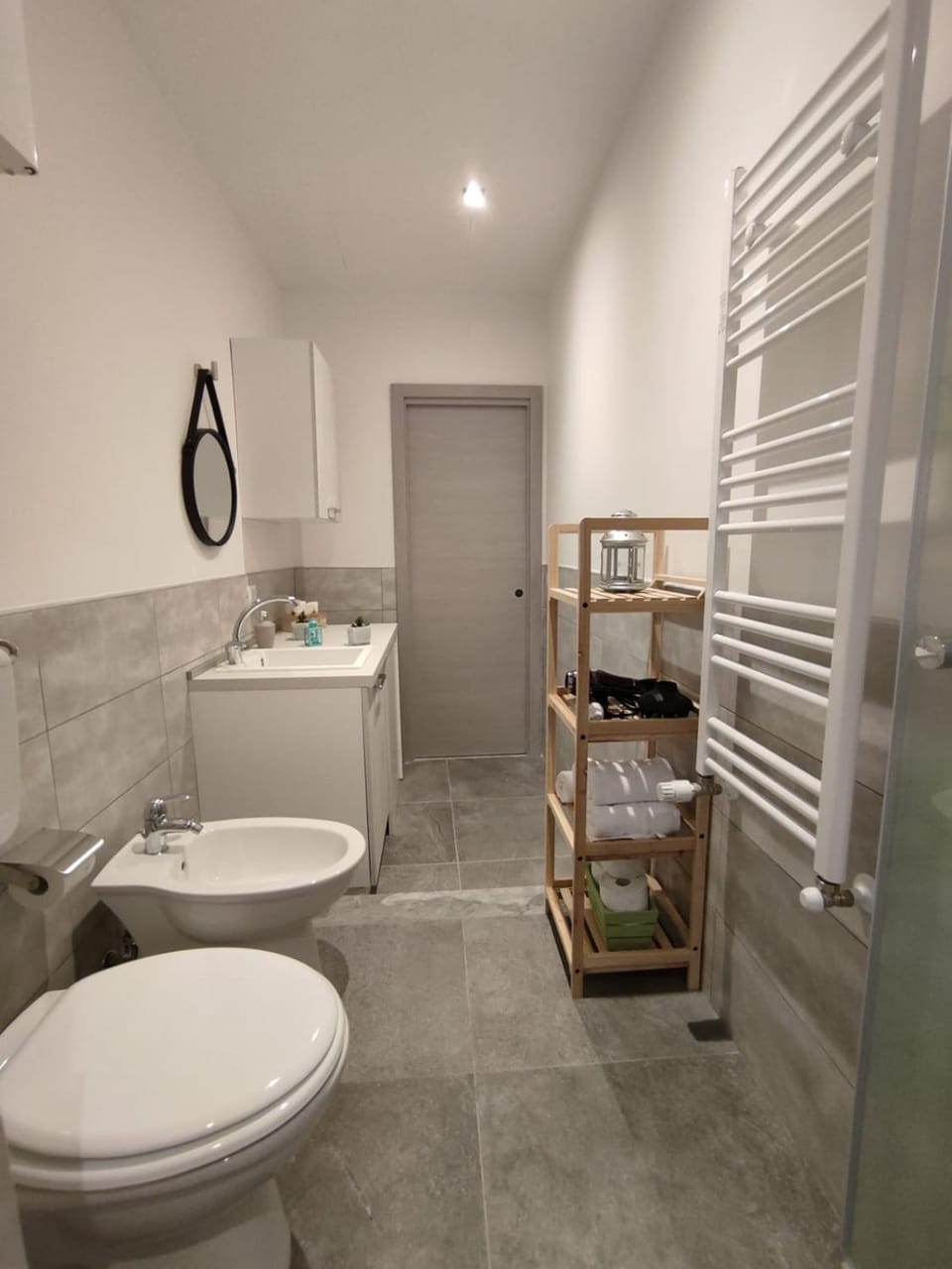 Shower, Toilet, Bathroom, bidet, towels