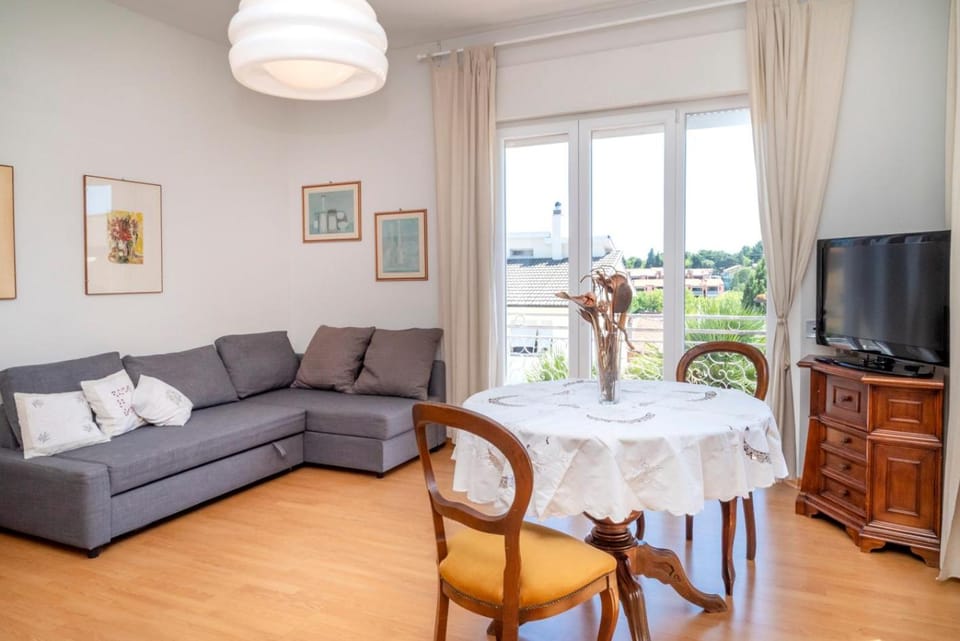 S303 - Sirolo, ampio trilocale in zona tranquilla Apartment in Sirolo