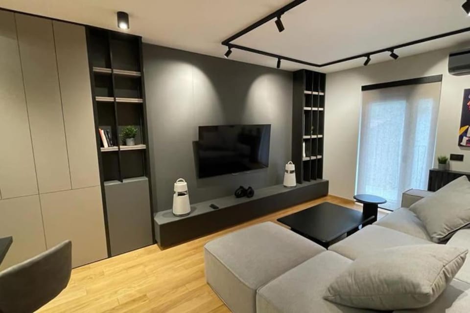 Communal lounge/ TV room, TV and multimedia, Living room, Seating area, Evening entertainment
